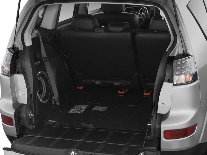 Illustration for article titled For some unknown reason I am unusually attracted to the 2010-2012 Mitsubishi Outlander GT
